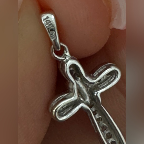 ✨14K White Gold Cross Pendant - Picture 7 of 10